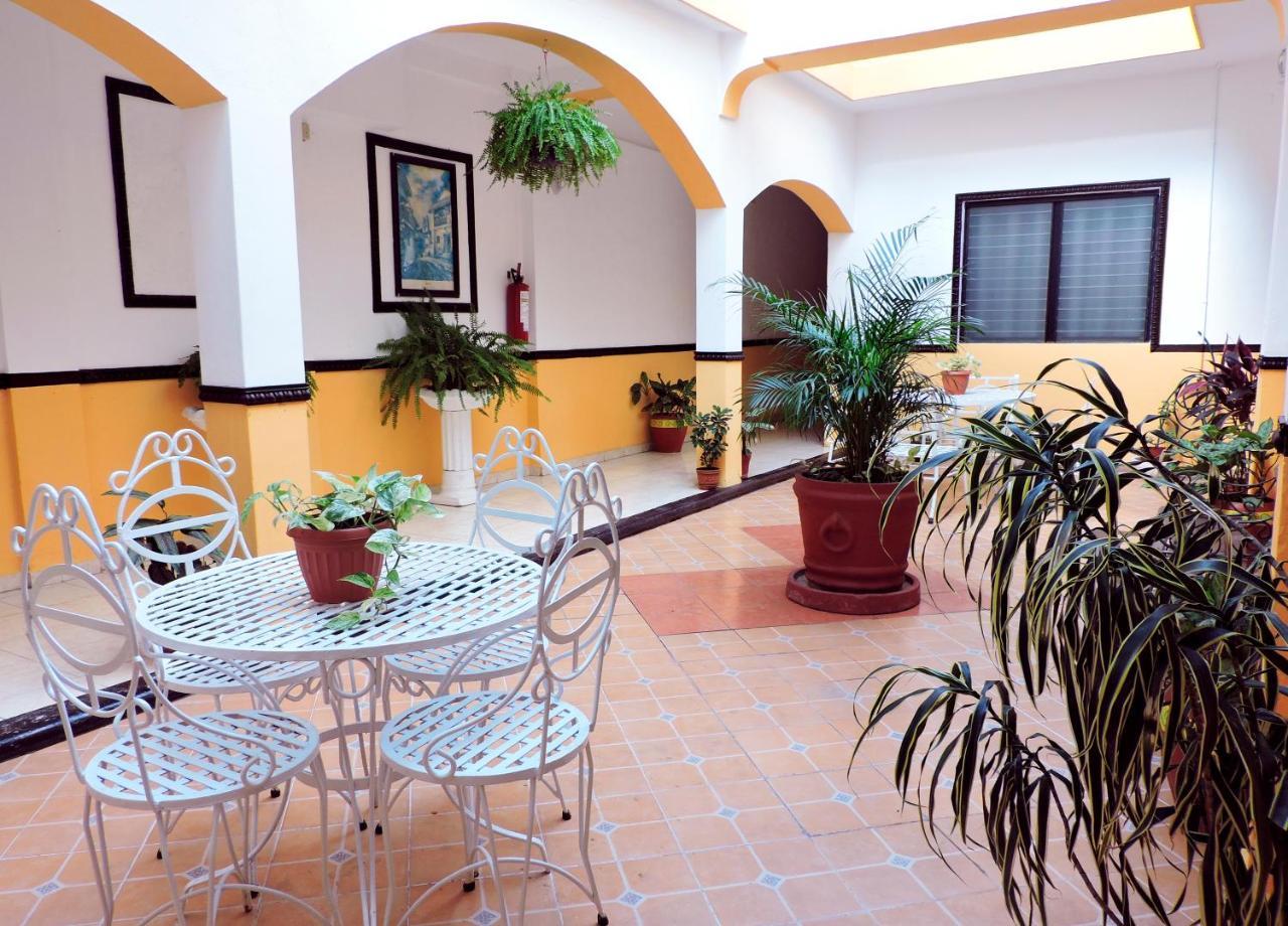 Hotel Valladolid Екстер'єр фото